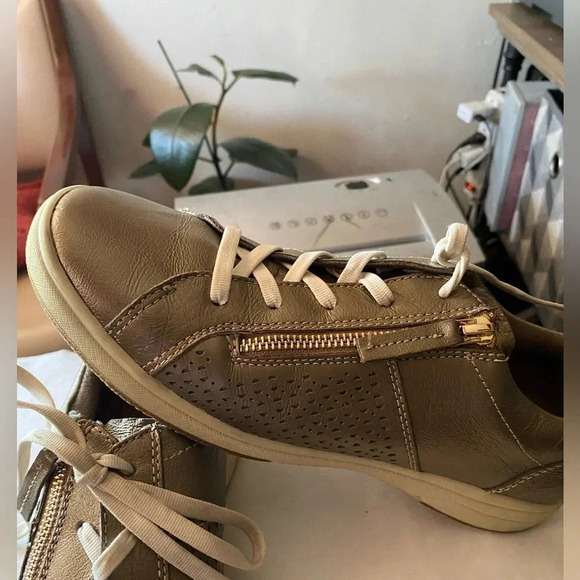 Earth Origins Etta Lace Up Side Zip Sneakers Women’s Size 10 Antique Gold - Picture 4 of 10
